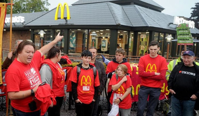 McDonalds çalışanları ilk kez greve gitti McDonalds çalışanları ilk kez greve gitti
